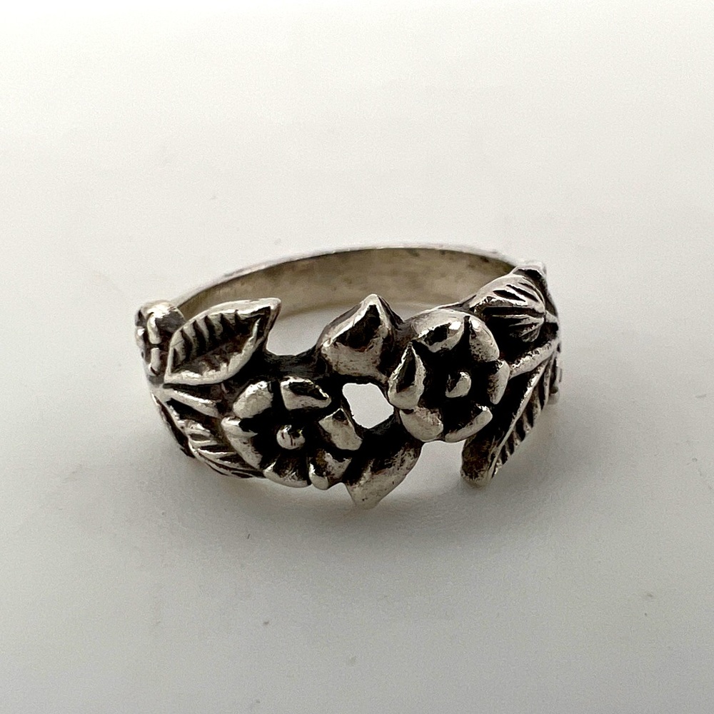 Floral 925 Sterling Silver Ring - Sz 5.75